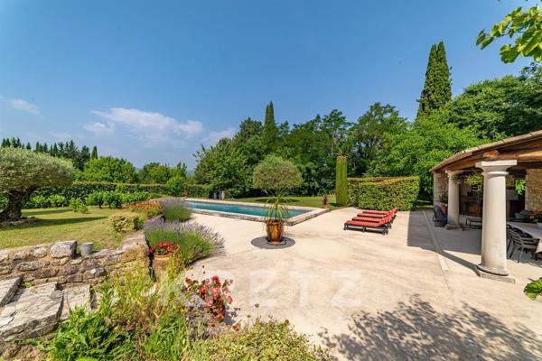 Authentique Mas Provençal rénové dans un écrin de verdure