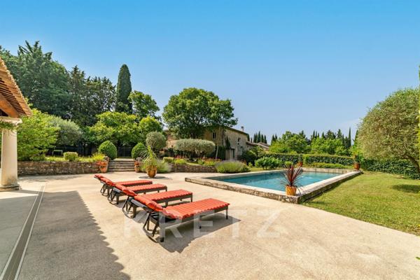 Authentique Mas Provençal rénové dans un écrin de verdure