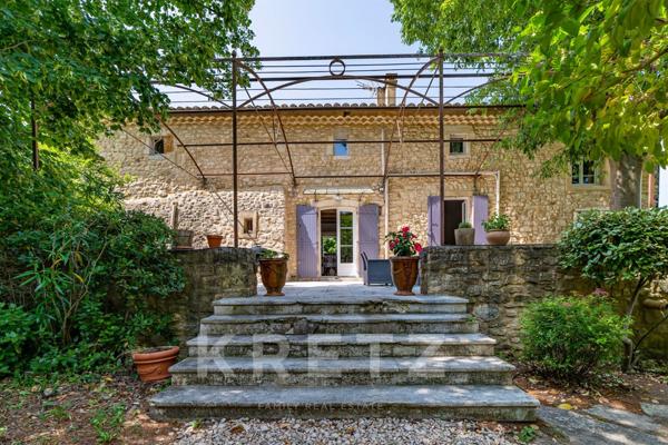 Authentique Mas Provençal rénové dans un écrin de verdure