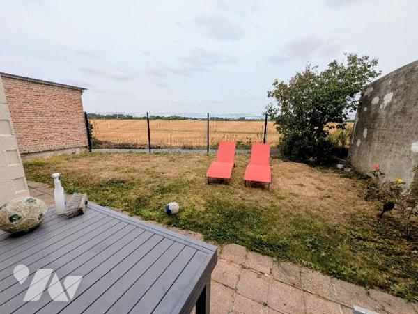 Idéal premier achat ou investissement locatif, maison avec petit jardin et garage, composée d'u...