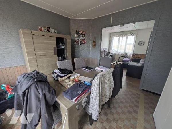 Idéal premier achat ou investissement locatif, maison avec petit jardin et garage, composée d'u...