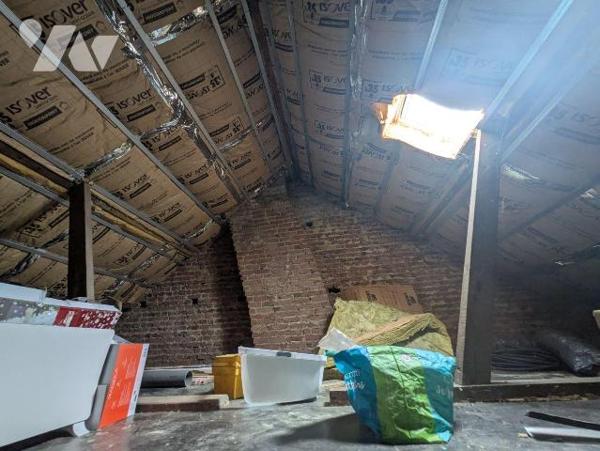 Idéal premier achat ou investissement locatif, maison avec petit jardin et garage, composée d'u...