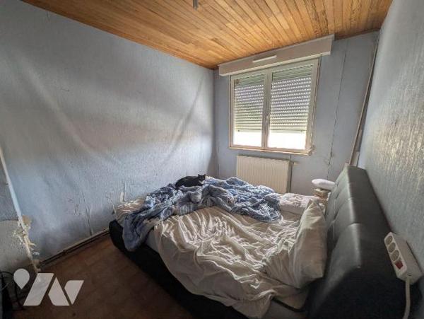 Idéal premier achat ou investissement locatif, maison avec petit jardin et garage, composée d'u...