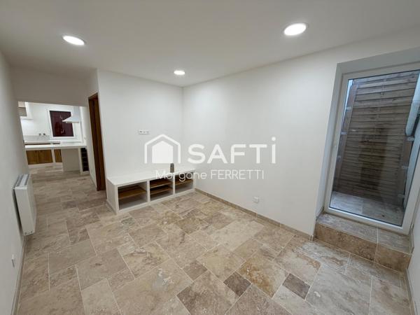 MAISON DE VILLAGE R+2 - 2 CHAMBRES - PETITE COUR