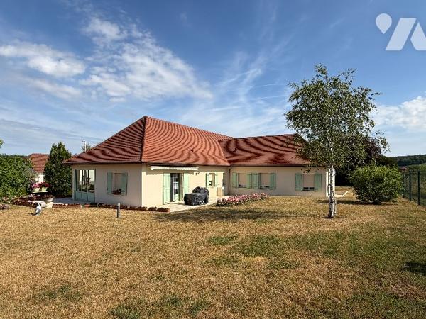 LES RICEYS - Pavillon de plain-pied en excellent état sur terrain clos et arboré de 2290m².