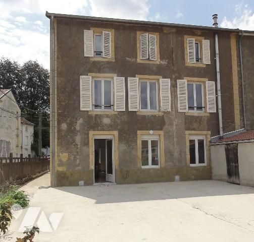 LONGUYON - MAISON DE CARACTERE EN CENTRE-VILLE