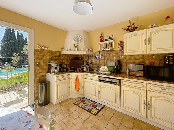 Villa de plain-pied, 4 pièces, 3 chambres, vaste jardin et piscine