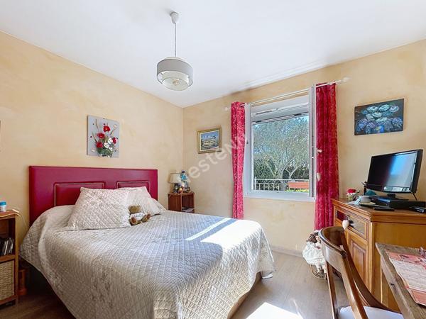 Villa de plain-pied, 4 pièces, 3 chambres, vaste jardin et piscine