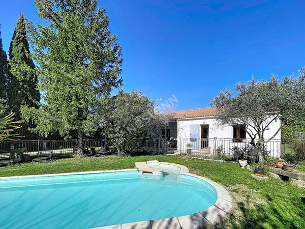 Villa de plain-pied, 4 pièces, 3 chambres, vaste jardin et piscine