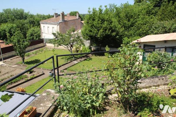 NIORT, QUAI DE LA REGRATTERIE, JOLIE MAISON DE PLAIN PIED AVEC DEPENDANCE ET  JARDIN SANS VIS-A-VIS