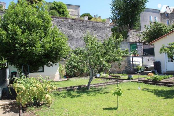 NIORT, QUAI DE LA REGRATTERIE, JOLIE MAISON DE PLAIN PIED AVEC DEPENDANCE ET  JARDIN SANS VIS-A-VIS