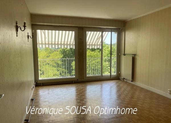 Appartement à vendre 2 pièces avec balcon -place de parking -ascenseur et cave