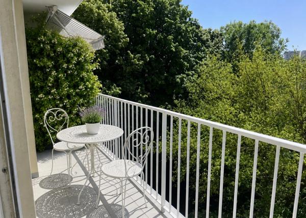 Appartement à vendre 2 pièces avec balcon -place de parking -ascenseur et cave