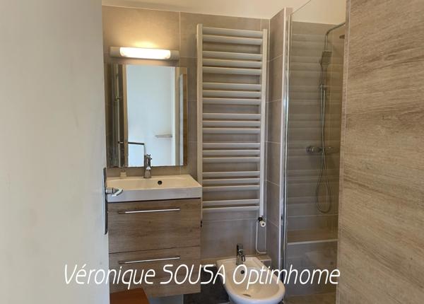 Appartement à vendre 2 pièces avec balcon -place de parking -ascenseur et cave