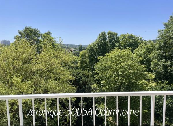 Appartement à vendre 2 pièces avec balcon -place de parking -ascenseur et cave