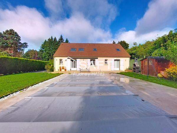 Au calme dans une impasse : maison familiale avec piscine
