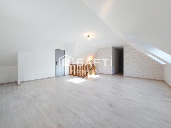 Au calme dans une impasse : maison familiale avec piscine