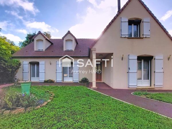 Au calme dans une impasse : maison familiale avec piscine