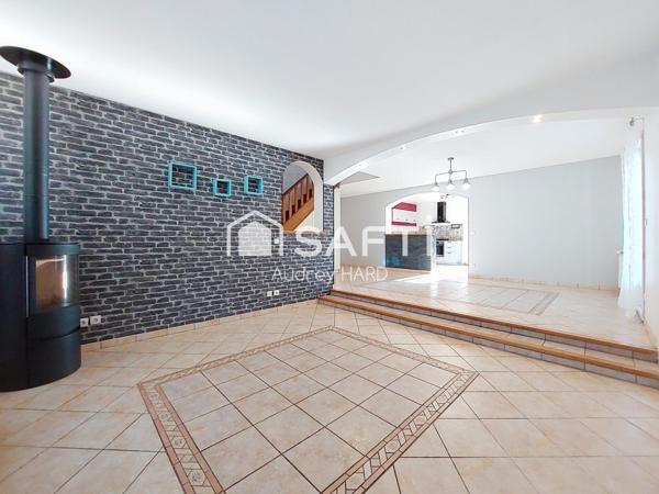 Au calme dans une impasse : maison familiale avec piscine