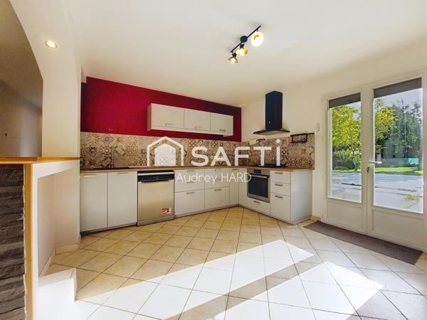 Au calme dans une impasse : maison familiale avec piscine