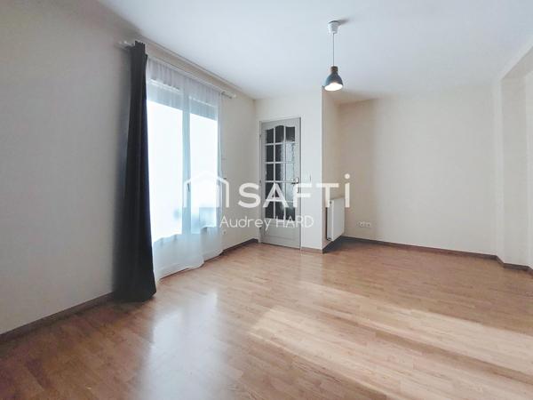 Au calme dans une impasse : maison familiale avec piscine