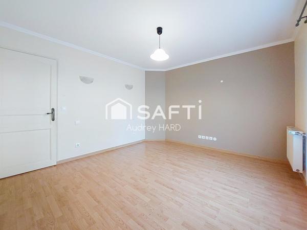 Au calme dans une impasse : maison familiale avec piscine