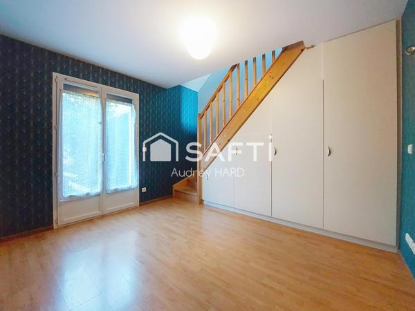 Au calme dans une impasse : maison familiale avec piscine