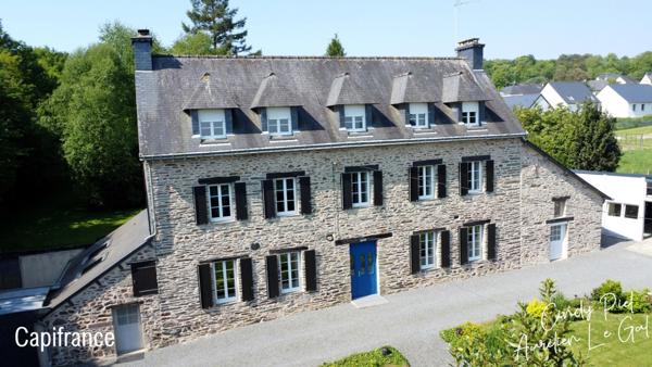 à vendre QUELNEUC (56) Dpt Morbihan, ancien presbytère P9 de 256 m² - Terrain de 4 600 m²