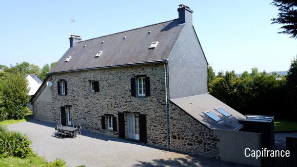 à vendre QUELNEUC (56) Dpt Morbihan, ancien presbytère P9 de 256 m² - Terrain de 4 600 m²