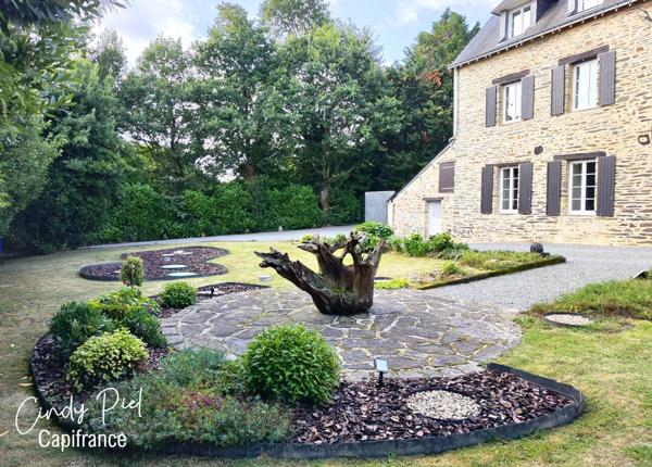 à vendre QUELNEUC (56) Dpt Morbihan, ancien presbytère P9 de 256 m² - Terrain de 4 600 m²