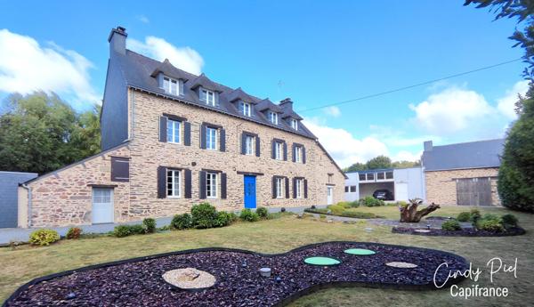à vendre QUELNEUC (56) Dpt Morbihan, ancien presbytère P9 de 256 m² - Terrain de 4 600 m²