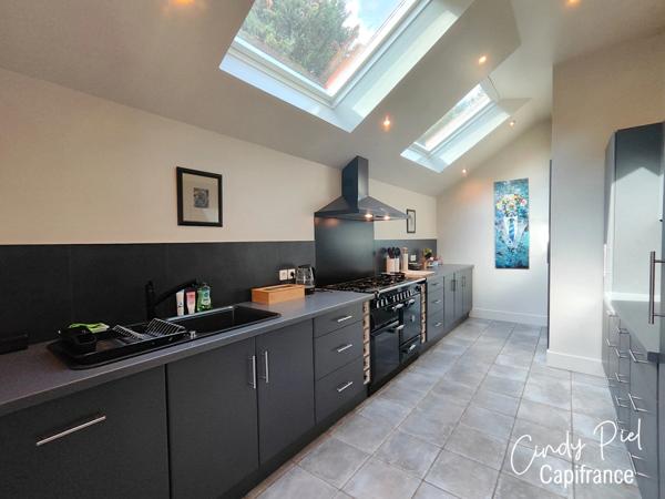 à vendre QUELNEUC (56) Dpt Morbihan, ancien presbytère P9 de 256 m² - Terrain de 4 600 m²