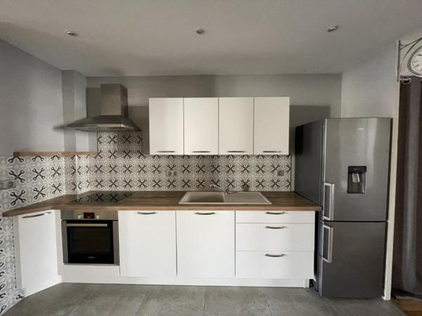 APPARTEMENT T3 MEUBLE A LOUER A LE COTEAU - AVENUE DE LA LIBERATION