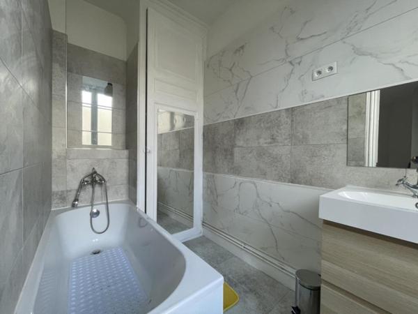 APPARTEMENT T3 MEUBLE A LOUER A LE COTEAU - AVENUE DE LA LIBERATION