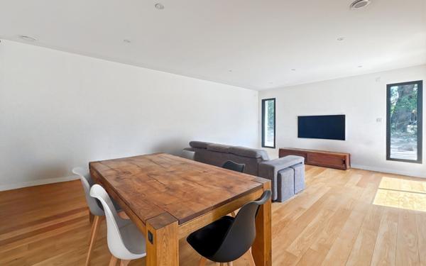 Maison à vendre    5 pièces • 119,44 m2 Sainte-Foy-d'Aigrefeuille