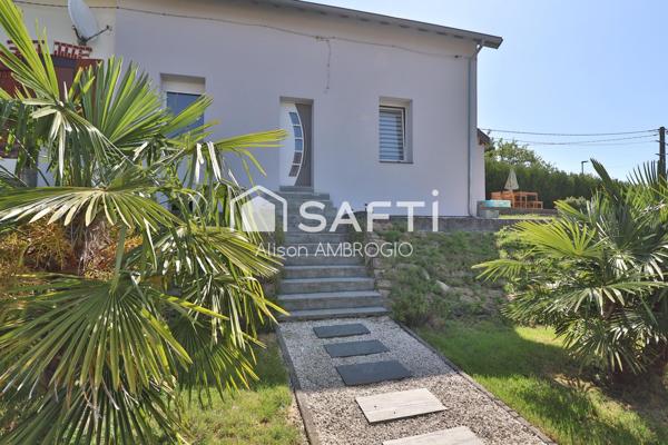 Maison avec terrasse, jardin et piscine