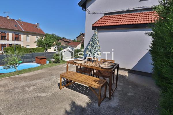 Maison avec terrasse, jardin et piscine