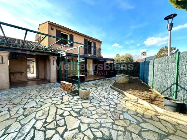 BELLE MAISON 4 PIECES AVEC GARAGE ET VERANDA EN CENTRE VILLE DE SAINTE-MAXIME
