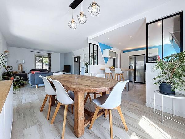 A VENDRE - ROQUES - Maison T5 d'environ 135,17 m² avec piscine et garage