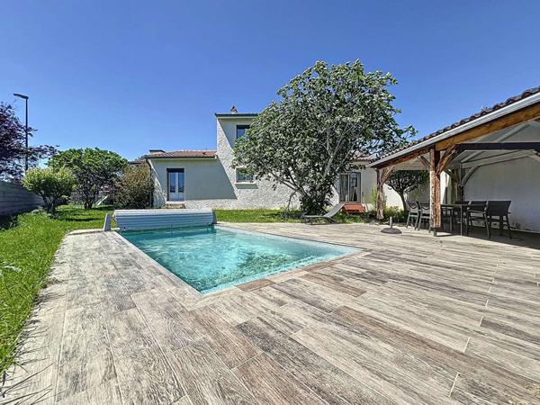 A VENDRE - ROQUES - Maison T5 d'environ 135,17 m² avec piscine et garage
