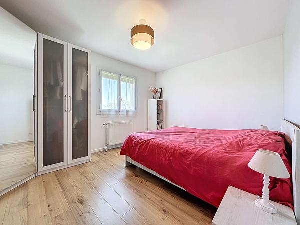 A VENDRE - ROQUES - Maison T5 d'environ 135,17 m² avec piscine et garage