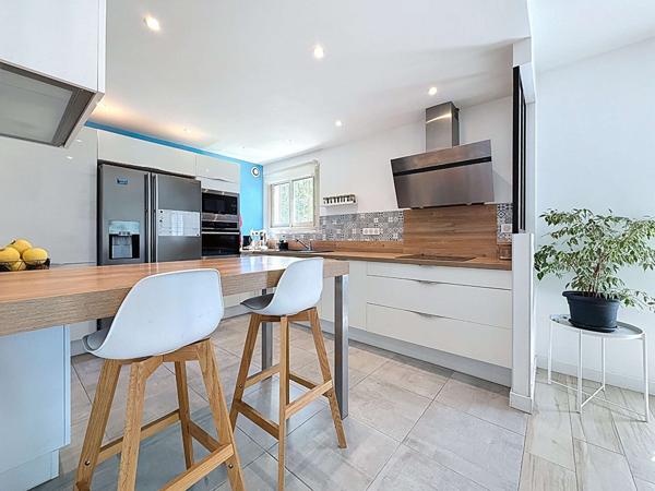 A VENDRE - ROQUES - Maison T5 d'environ 135,17 m² avec piscine et garage