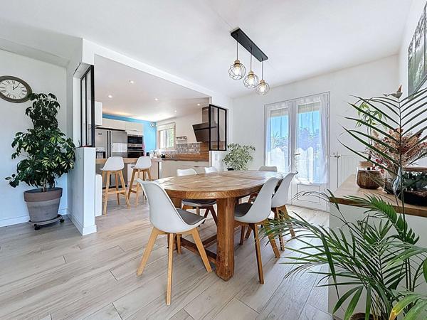 A VENDRE - ROQUES - Maison T5 d'environ 135,17 m² avec piscine et garage