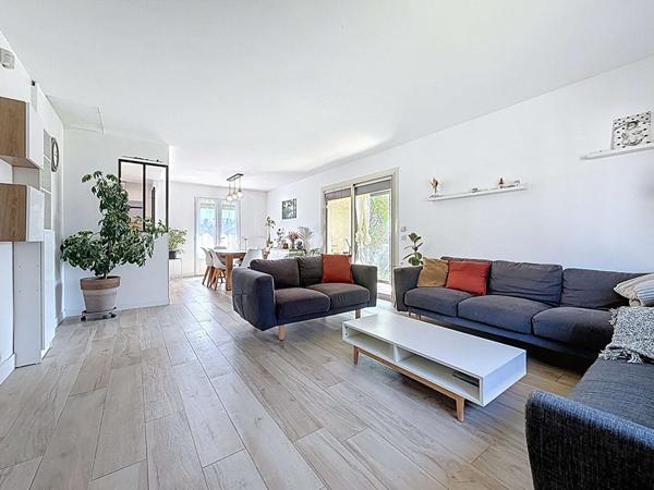 A VENDRE - ROQUES - Maison T5 d'environ 135,17 m² avec piscine et garage