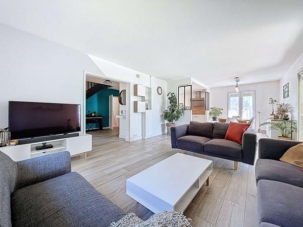 A VENDRE - ROQUES - Maison T5 d'environ 135,17 m² avec piscine et garage