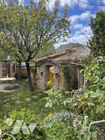 Deux maisons a usage d'habitation avec petit jardin attenant