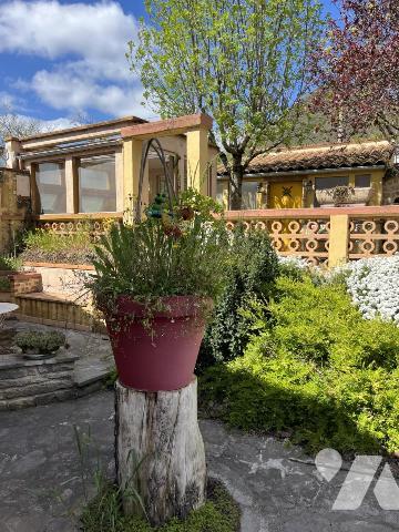 Deux maisons a usage d'habitation avec petit jardin attenant