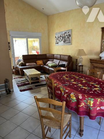 Deux maisons a usage d'habitation avec petit jardin attenant