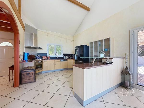 Maison à vendre 5 pièces 222 m², CRANVES SALES (74) Terrain 1 450 m²