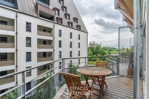 Petit loft style industriel et sa terrasse quartier Coop